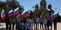 В День празднования Государственного флага Российской Федерации в Пугачеве прошёл автопробег. - Пугачёвский район